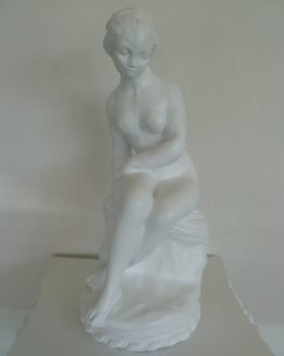 545_Frau sitzend_58_79